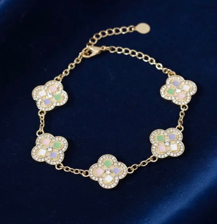 Colorful Encrusted Quatrefoil
Motif Chain Necklace & Bracelet Set